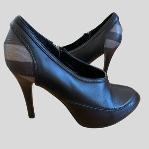 Burberry stiletto heels pumps black leather plaid nova check side zipper sz 38 7